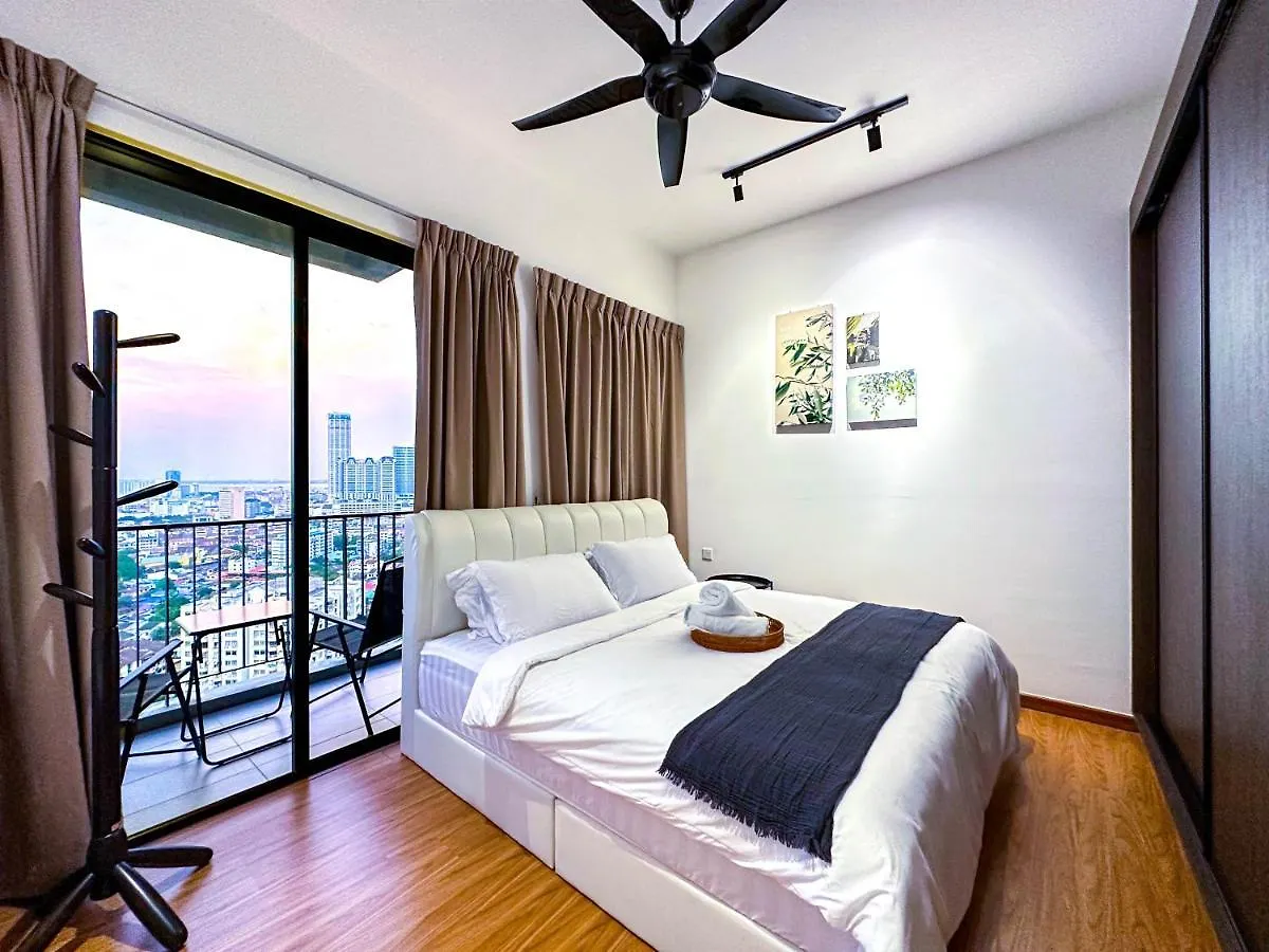Beacon Executive Suite With Skypool 3Br 9Pax Georgetown Penang